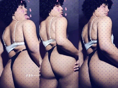 babyAnthonella Come and lick my delicious ass, it's a vanilla-flavored addiction.😋 Εικόνα