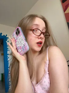 ☎️sorry honey, baby Lulu busy today. u can call her later ☎️ de bambi_lu  3 Imagens