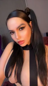 black hair de andrea_indira20  3 photos