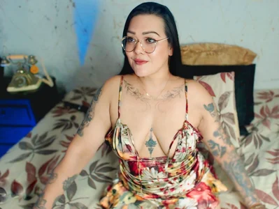 violeta_delavega In the House on a Normal Day Foto 4