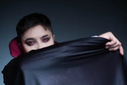 IanGilbert Sexy vampire Hình 3