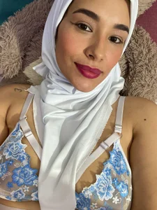 ShanaJamil A WONDERFULLY HORNY WOMAN 😈 Pic 3