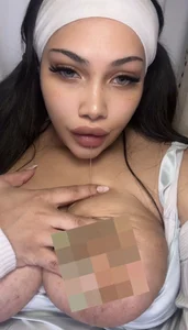 HoneyNextDoorのMeの枚の写真
