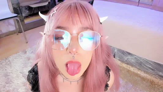 horny girl 🔥🔥 od BizzyNoar  5 snímek