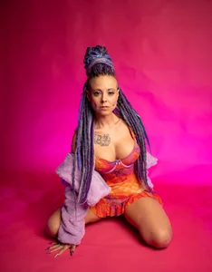 EdgesOfReality that pink dress Bilde 9