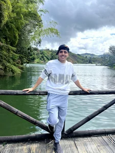 dylan_cross_: In the lake ( 3 фото)