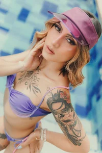 MollySundersXCome to the pool with me! Bild 2