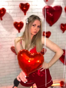 SmilingEmily_ ❤️Valentine's Day ❤️ Pic 2