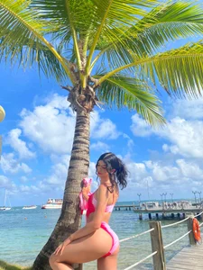 sun, beach and sand ☀🧊 de ScarlettStonne  5 photos