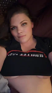 KSQUEEN: a little peek ( 2 фото)