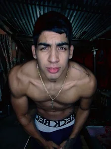 Public de Milo_LatinBoy  3 photos