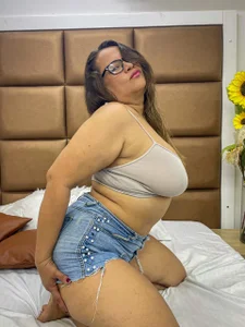 CamilaQuintana Public Gambar