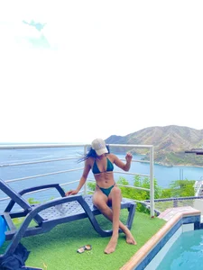 nicoleebony1のI escaped here for a while💚🍀👙の 2枚の写真