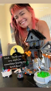 MarlaFknSinger Brick Me Harder 🧱🥰🌺 fetish flowers fun Immagine  6