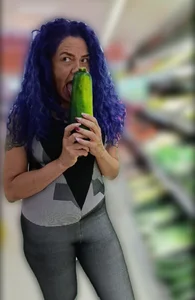 freyadevil333 When I Touched the Cucumbers... Everyone at the Supermarket Stared! Bilde 7