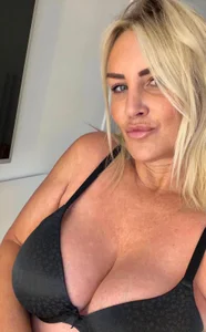 BlondeBusty-Carmen45 Just me Gambar 2