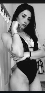 Bet you can’t keep your eyes off me. 😈 od IsabellaGonzalez  3 snímek