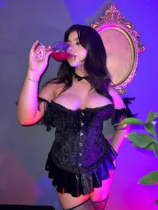 CandaseRussell your favorite vampire 😈🔥 Immagine  5