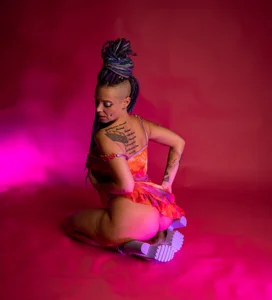 EdgesOfReality that pink dress Bilde 8