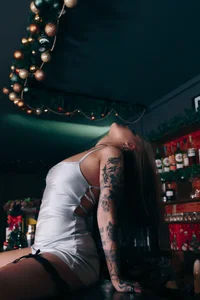 Effie_Shawty Your X-mas slut on the Bar Pic 3