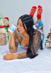 Tamara_Roberts1Tami sweet at Christmas 🎄🩷🩷🩷 Bild 3