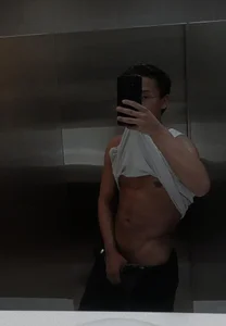 labrinthteasing: Public ( 4 фото)