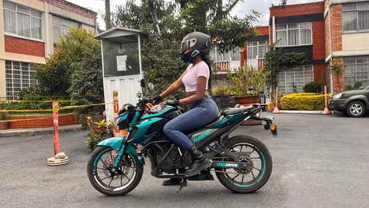 CrystalBrooke3x My motorcycle and me💙💙💚💕 Pic 2