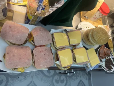 carol_latina13 Día de hamburguesas 😋🍔 Hamburguer eating day 🍔😋 Εικόνα 3