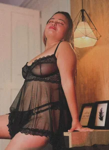 Alana_Petite_ Public Pic 5