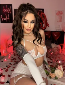 amiraroshen Happy Valentine’s Day ❤️🎁 Pic 2