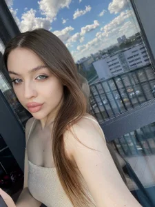 OliviaVex Public Pic 5