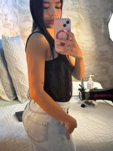 emily_greco1のFor the curious ones only. 😏の 3枚の写真