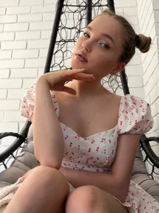 JulieLupo I love my balcony, I spend a lot of time on it, relax in a blanket, sometimes look out the window🤩 Billede 2