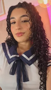 Sweet schoolgirl is here for you de Megan_Jonesss_  2 Imagens
