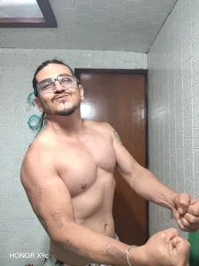 Moaning de tupadrastromalo  3 Imagens
