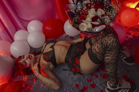 larah_uwu Wanna be My Valentine?🌹🍷 Poză 2