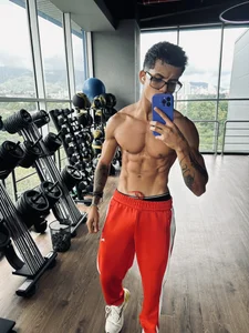 Paradise_boy__ training hot and a lot of discipline💪🏽🧘🏽‍♂️  4. fénykép