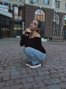 JulieLupoSometimes the soul craves a simple walk through the evening city🌃🤭 Bild