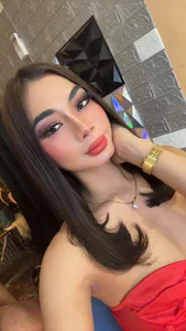 seductiveScarleteTs Public Pic 2