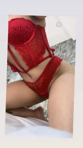 ErikaGoldmanのI am your Valentine's Day angel 💕❤️の枚の写真