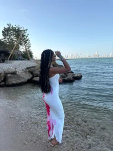 How do I look with this dress on my nice vacations?🌸 de Clawdeen__wolf  3 Imagens