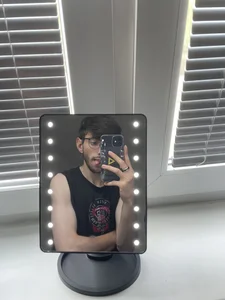 Using_Crew's photo