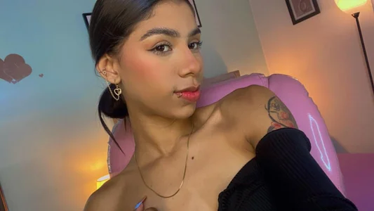 BrunetteAdams001のHI I AM SARAHの 5枚の写真