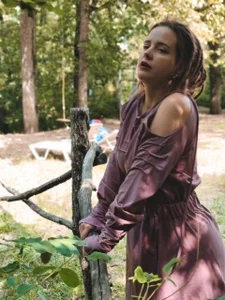 LisaFoxy_y Among the trees, I feel your gaze Billede 4