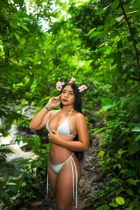 -VICKKY in the lake Foto 7