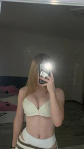 viki_pussy Public Pic 5