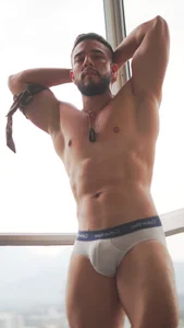 DaveSoldier Flex Man 🪖🫵🏻 in Calvin undies Billede