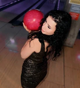 AgataMercer I roll balls Foto
