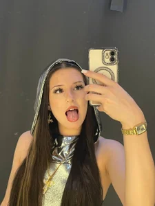 Public od _OliviaClark  2 snímek