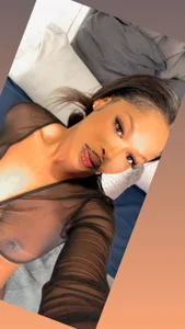 Thick_Lucia Public Foto 2